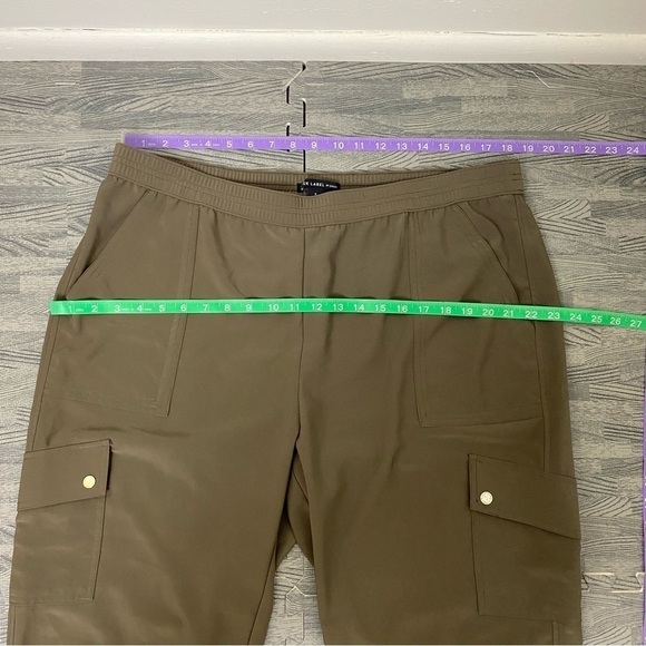 Black Label by Chico’s Green Cargo Zipper Ankle Jogger Pants. Chico’s Size 3 - Picture 13 of 16